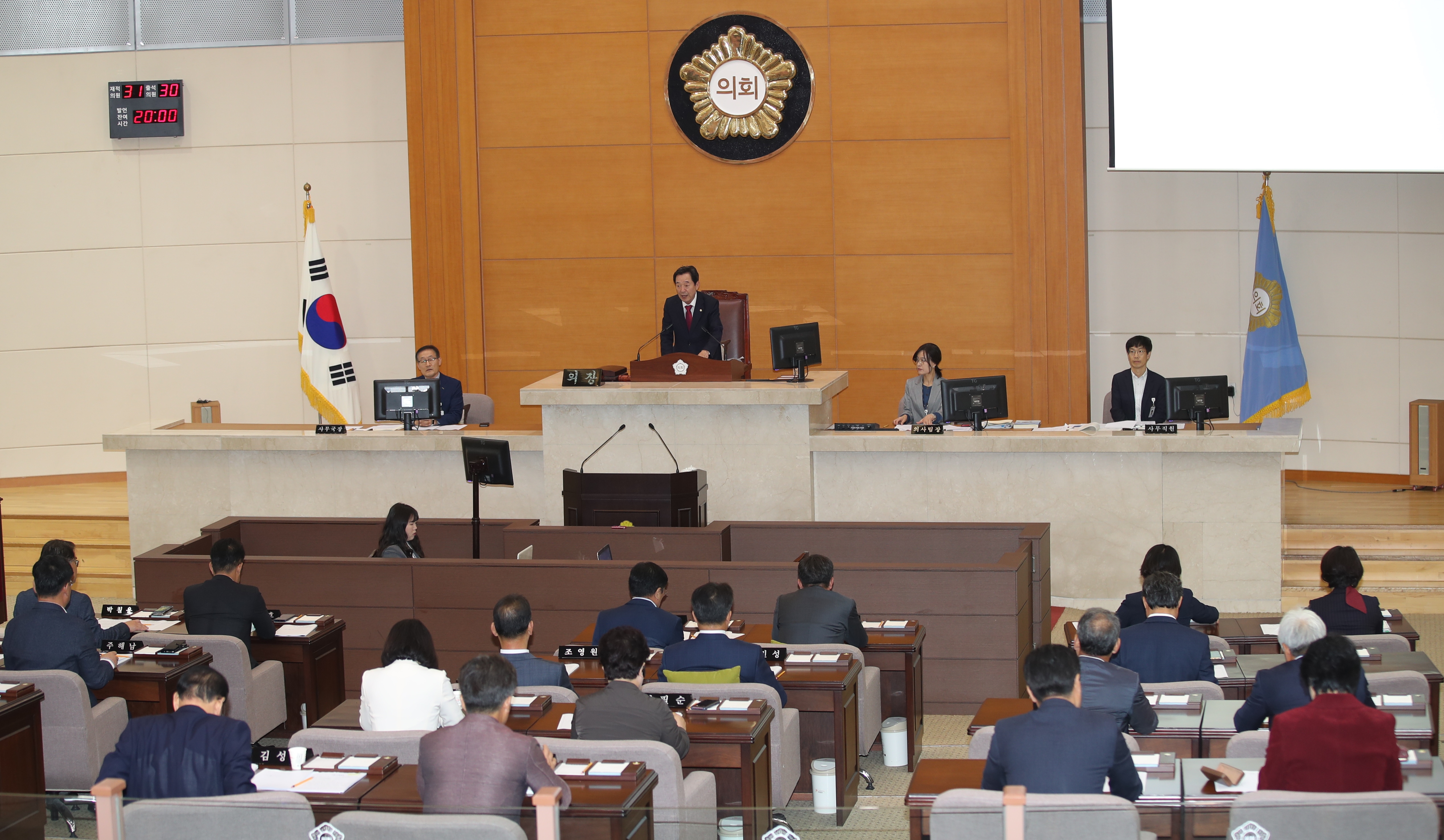 포항시의회 시정질문 첫날, 김성조.김만호.박희정 의원